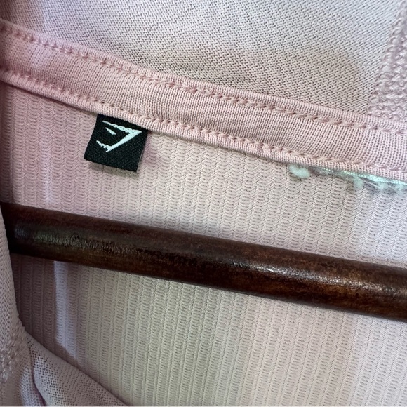 GYMSHARK Breeze Lightweight Seamless Hoodie in Shell Pink. Size Large ? - Picture 2 of 11